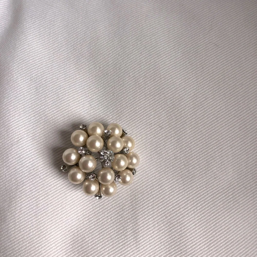Brooch - Picture 1 of 2